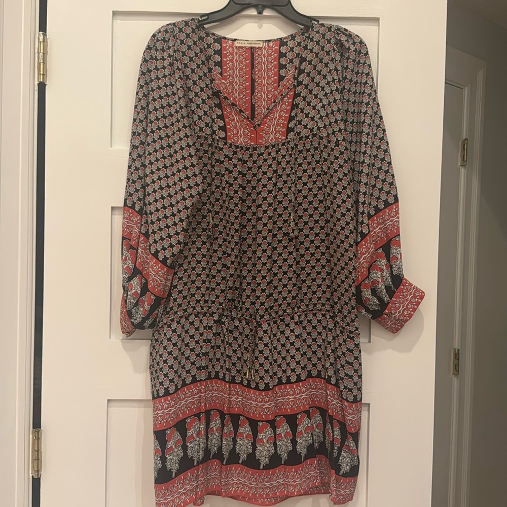 Ulla Johnson black and red dress. Size 6. Drawstring waist. Loose 3/4 sleeve.